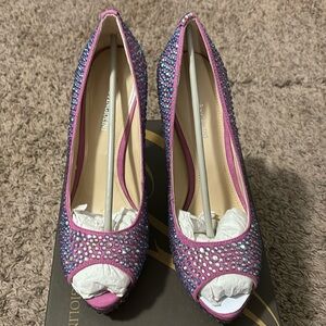 These will turn eyes with the shimmer and shine of the rhinestones